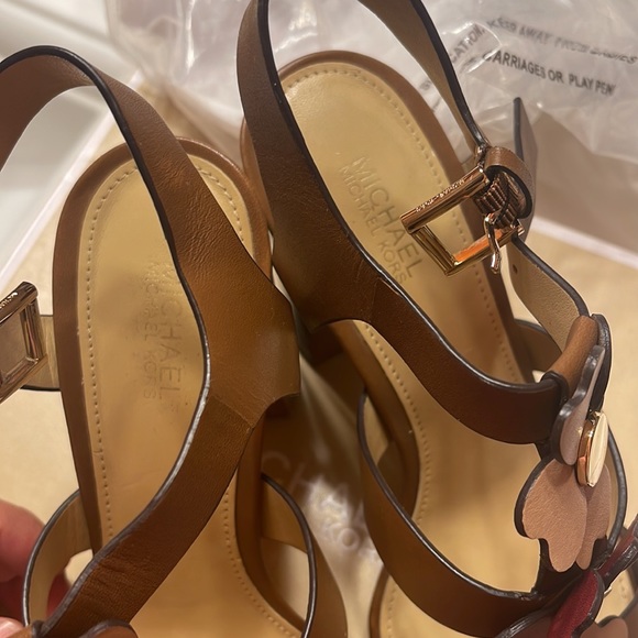 Michael Kors Kit Flower Sandals - Picture 7 of 10